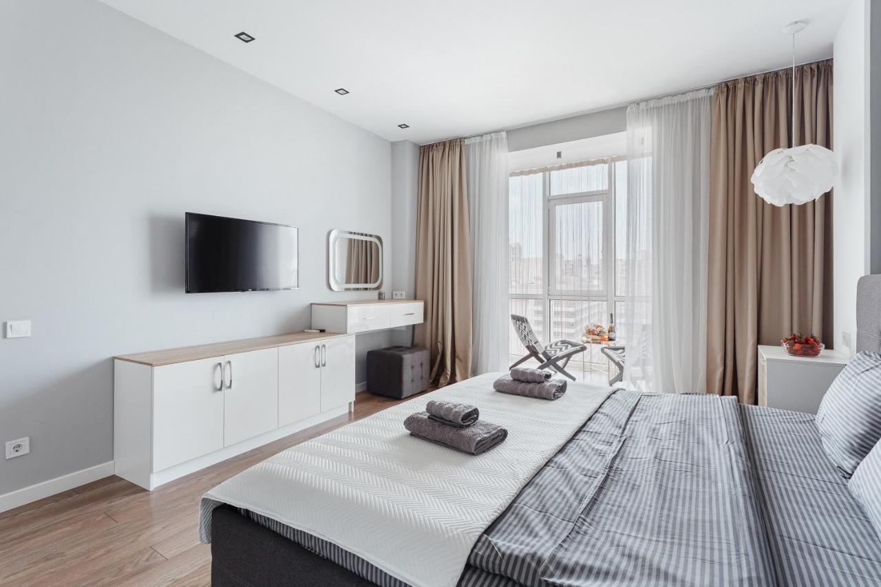 White Apartment In 12 Floor Odesa Exterior photo